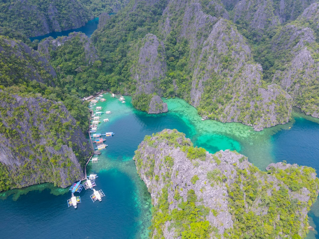 El Nido Palawan stunning limestone cliffs and turquoise lagoon
